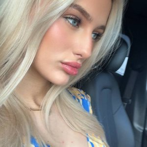 Голая Арина Савастру