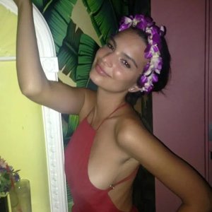 Голая Emily Ratajkowski