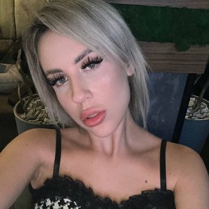 Голая Кенели Сайкс