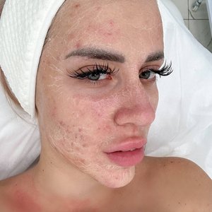 Голая Кенели Сайкс
