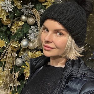 Голая Алиса Вокс