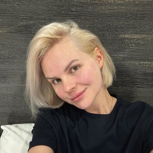 Голая Алиса Вокс