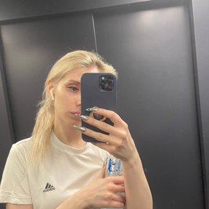 Голая Света Соллар