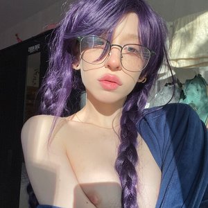 Голая Zira Merz