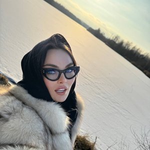 Голая Камила Смогулецкая