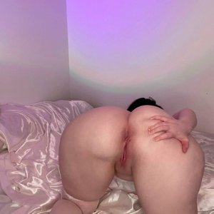 Голая Lowkeydeadinside